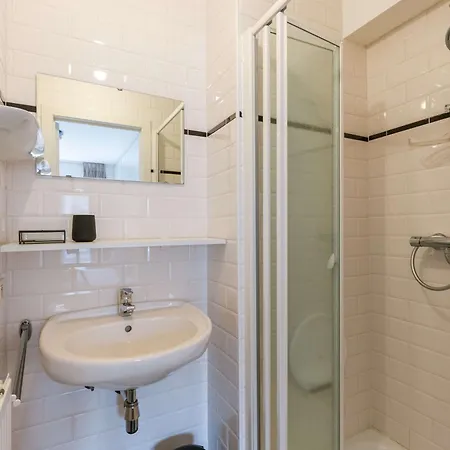 Huswell - On Location In With Parking