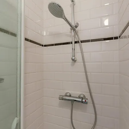 Huswell - On Location In With Parking