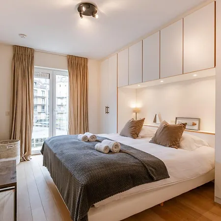 Huswell - On Location In With Parking *