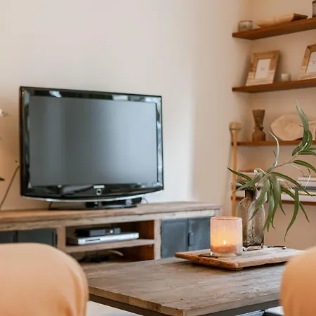 Huswell - On Location In With Parking *