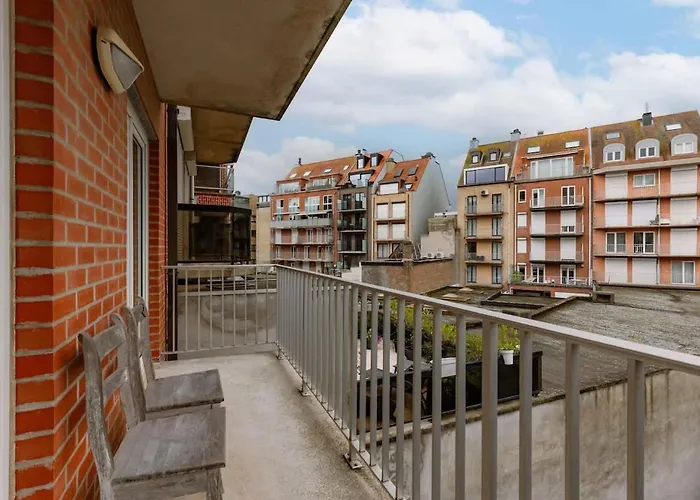 Apartment Casiola - On Location In With Parking Knokke-Heist